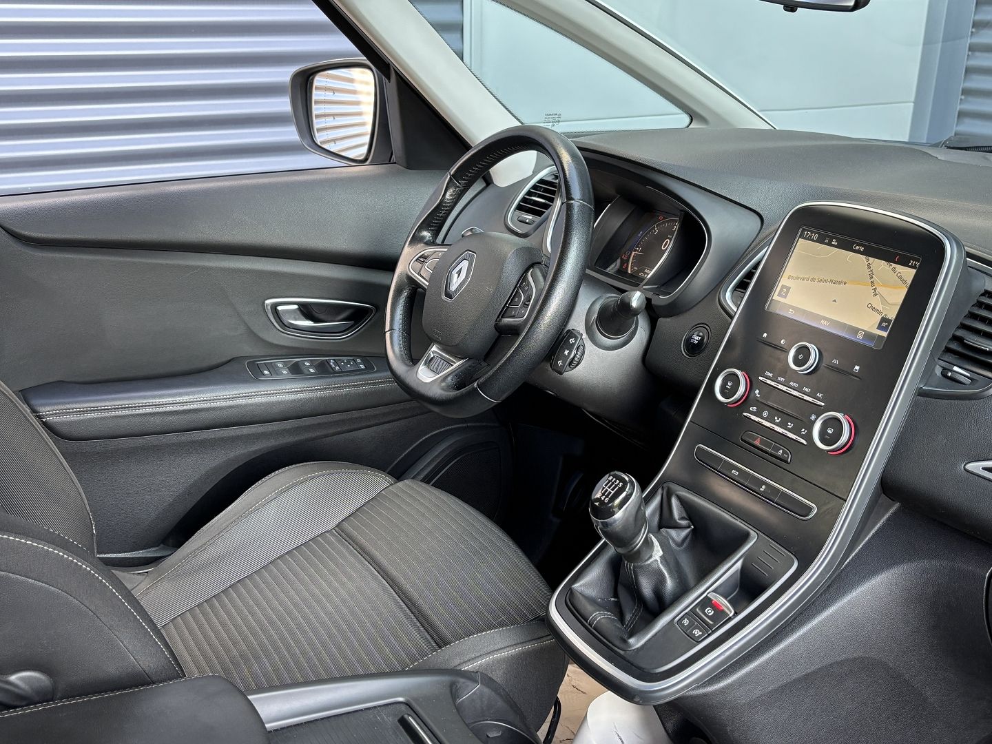 RENAULT GRAND SCENIC IV - Image 10