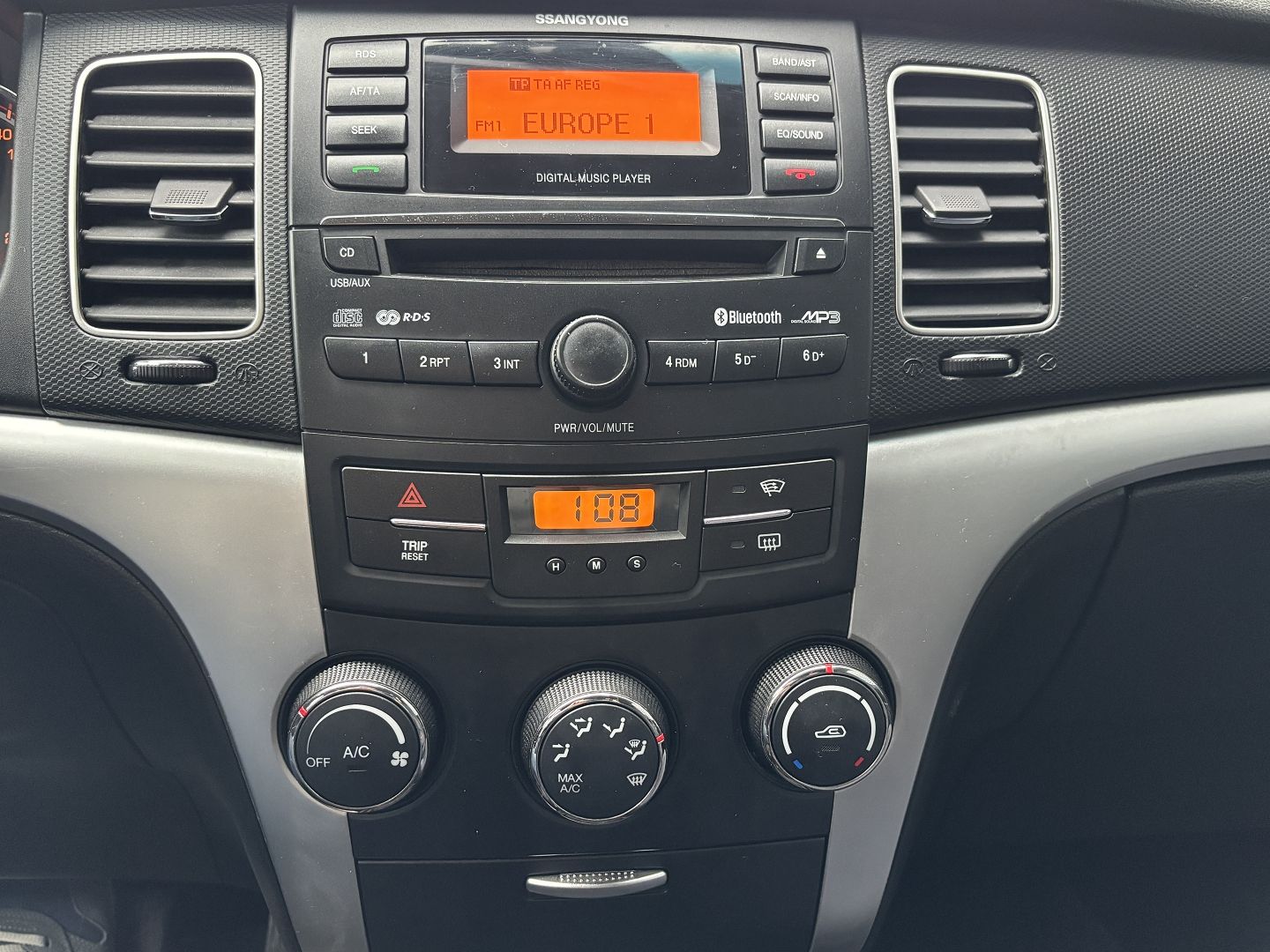 SSANGYONG KORANDO - Image 9