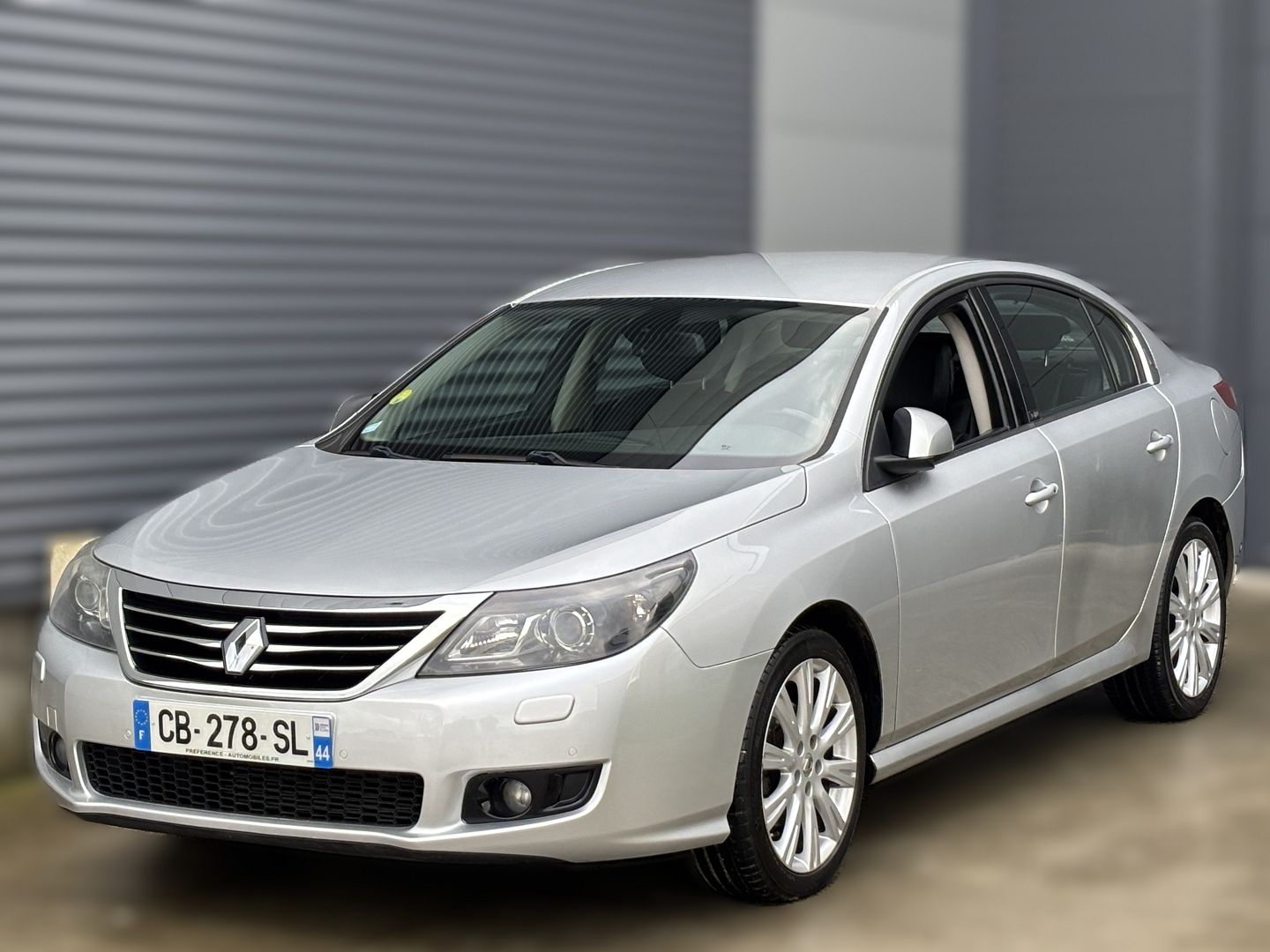 RENAULT LATITUDE - Image 6