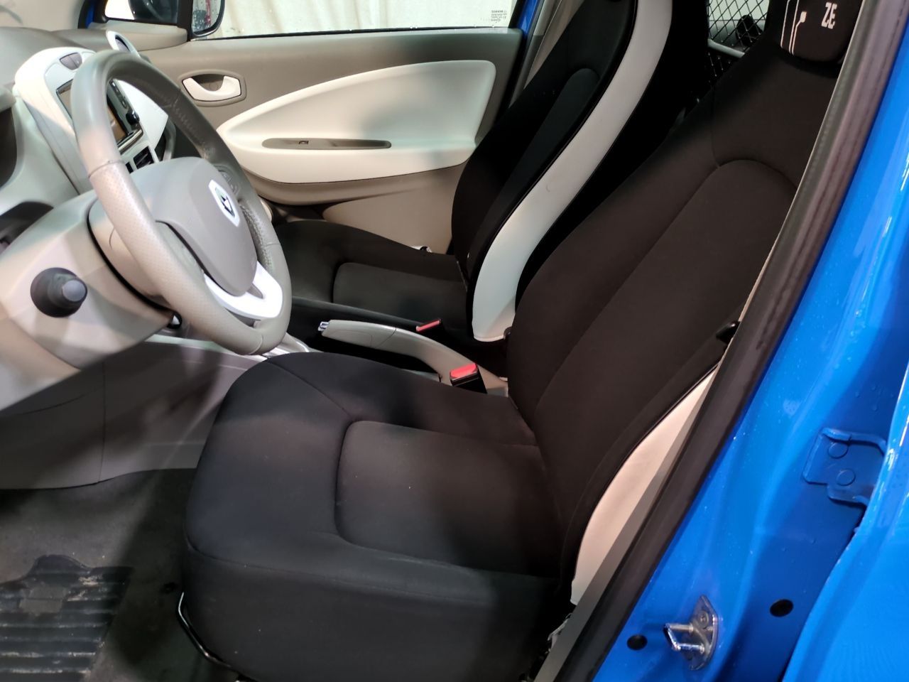 RENAULT ZOE - Image 9