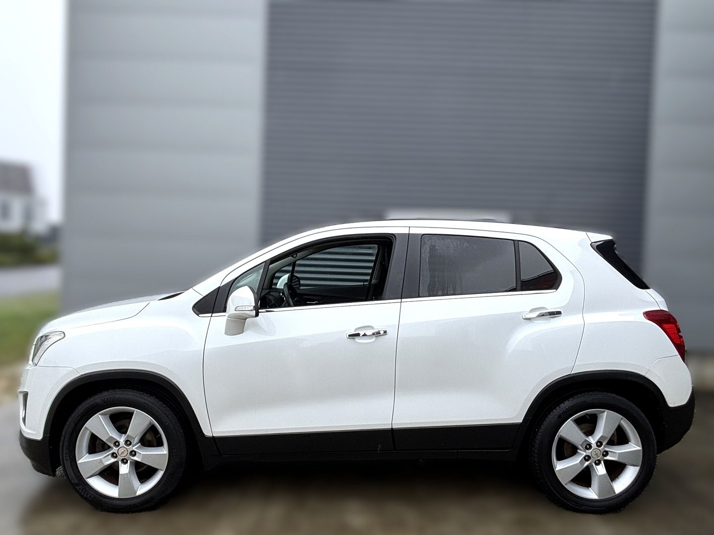 CHEVROLET TRAX - Image 2