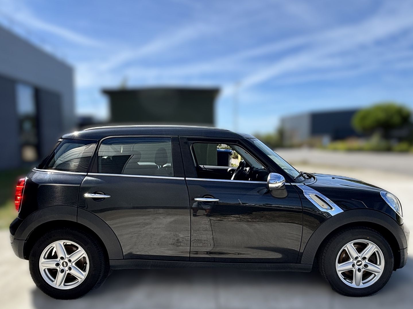 MINI COUNTRYMAN - Image 4