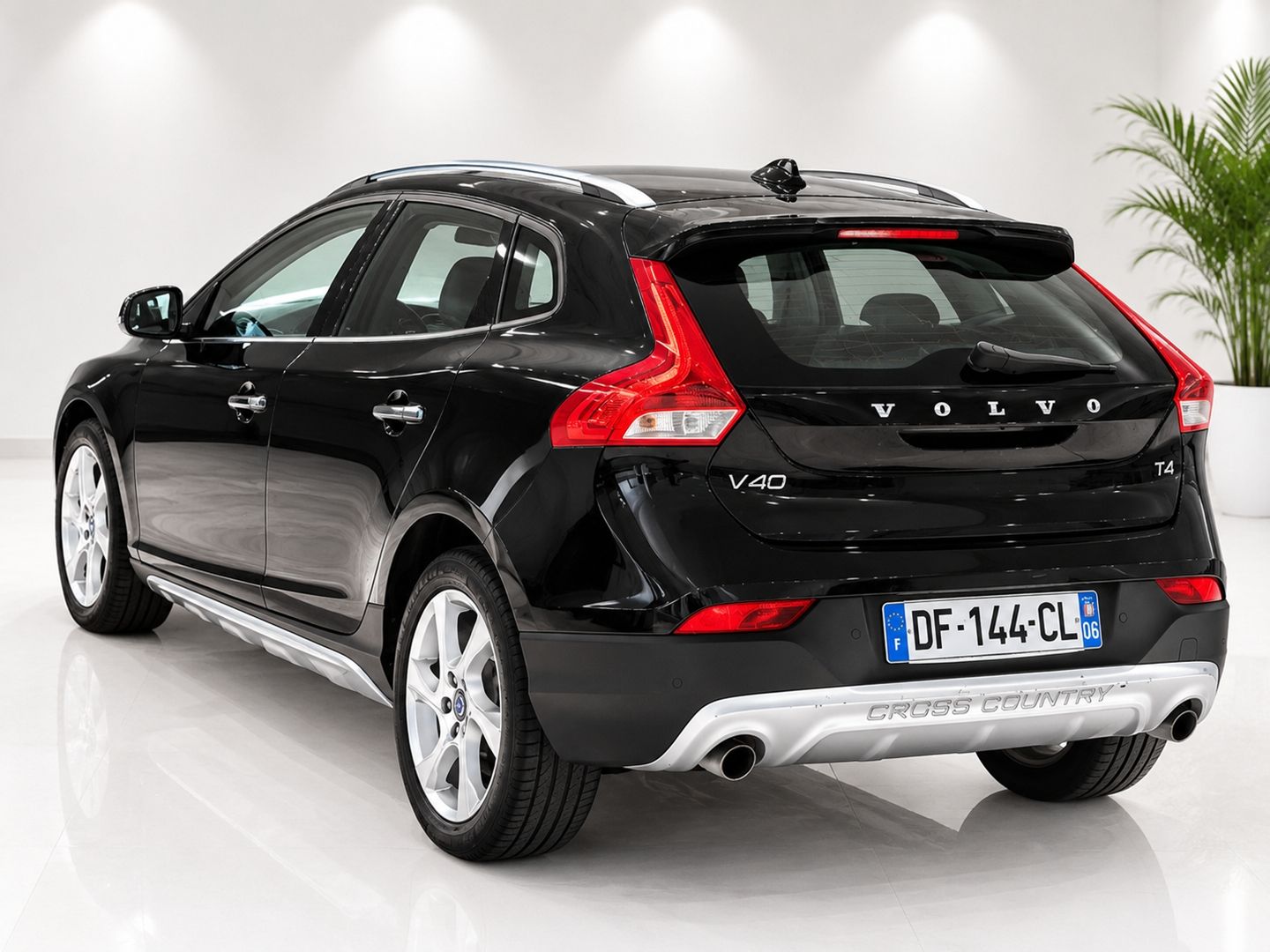 VOLVO V40 CROSS COUNTRY - Image 2