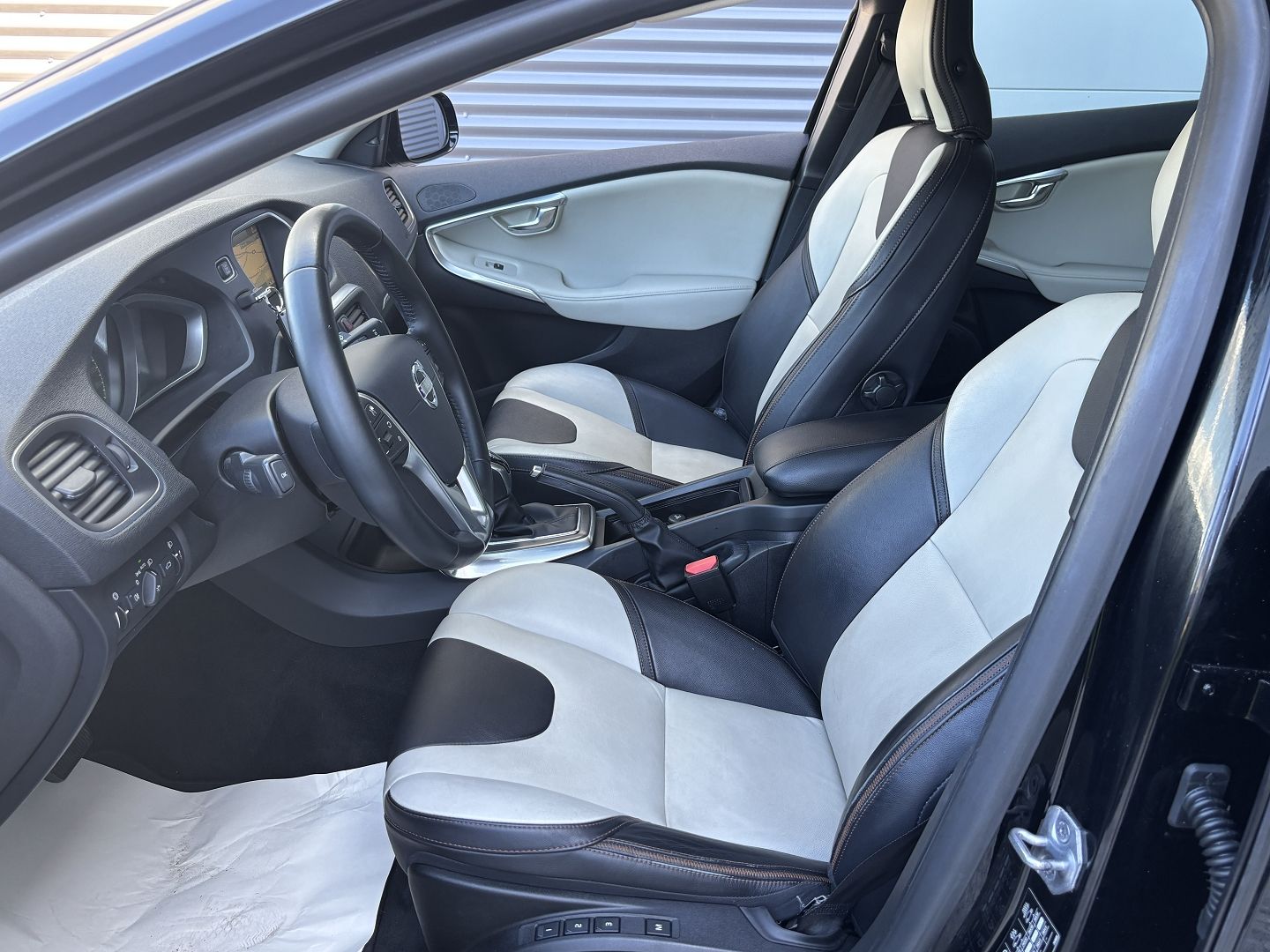 VOLVO V40 CROSS COUNTRY - Image 7
