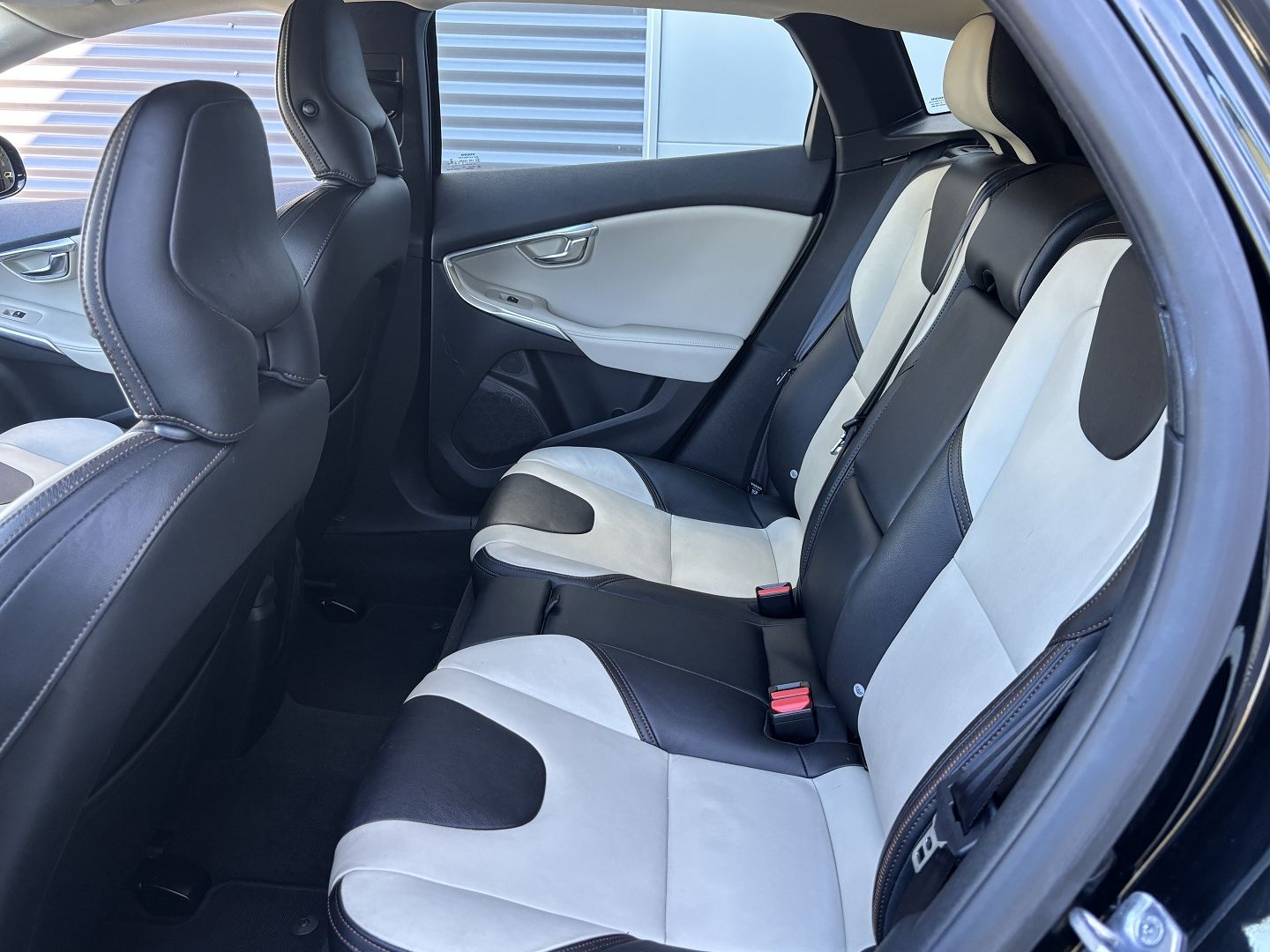 VOLVO V40 CROSS COUNTRY - Image 8