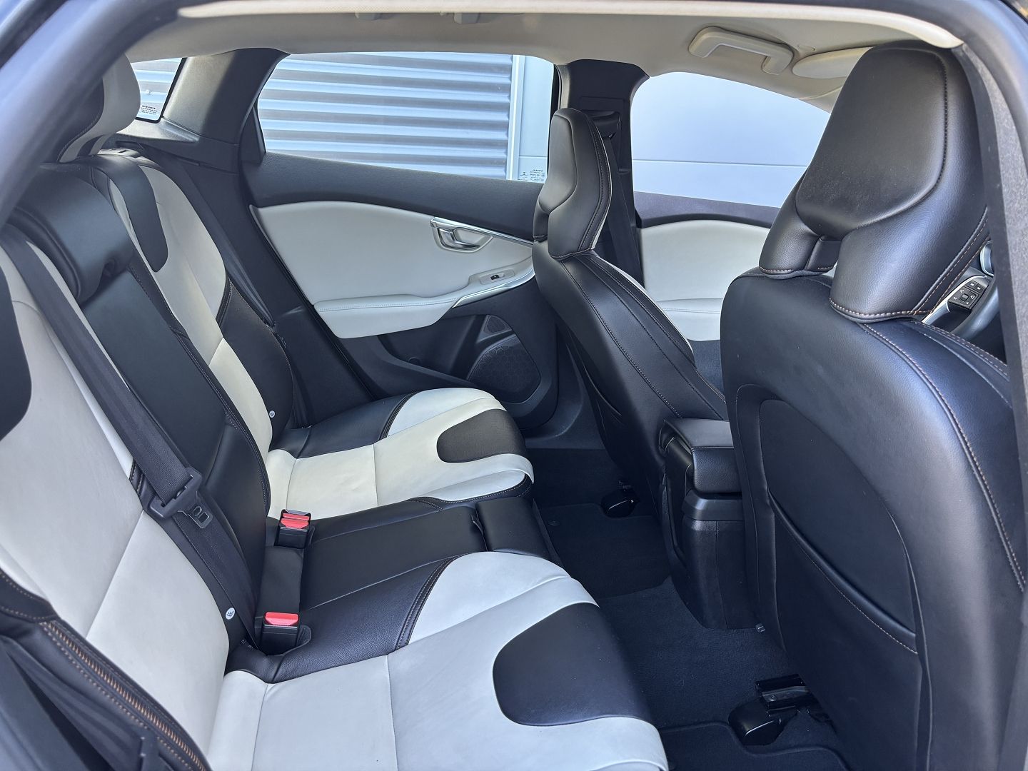 VOLVO V40 CROSS COUNTRY - Image 10